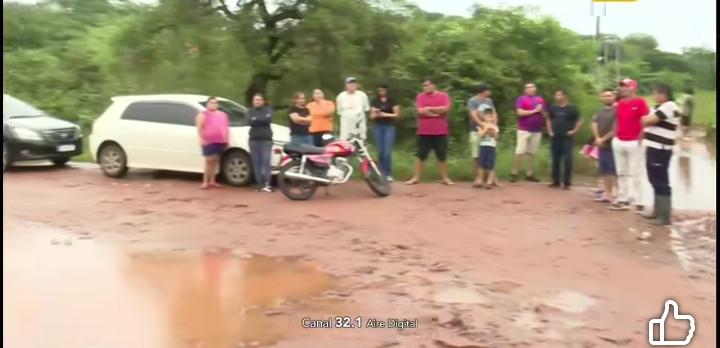 Inundaciones en barrio Kennedy Capiatá afectan propiedades