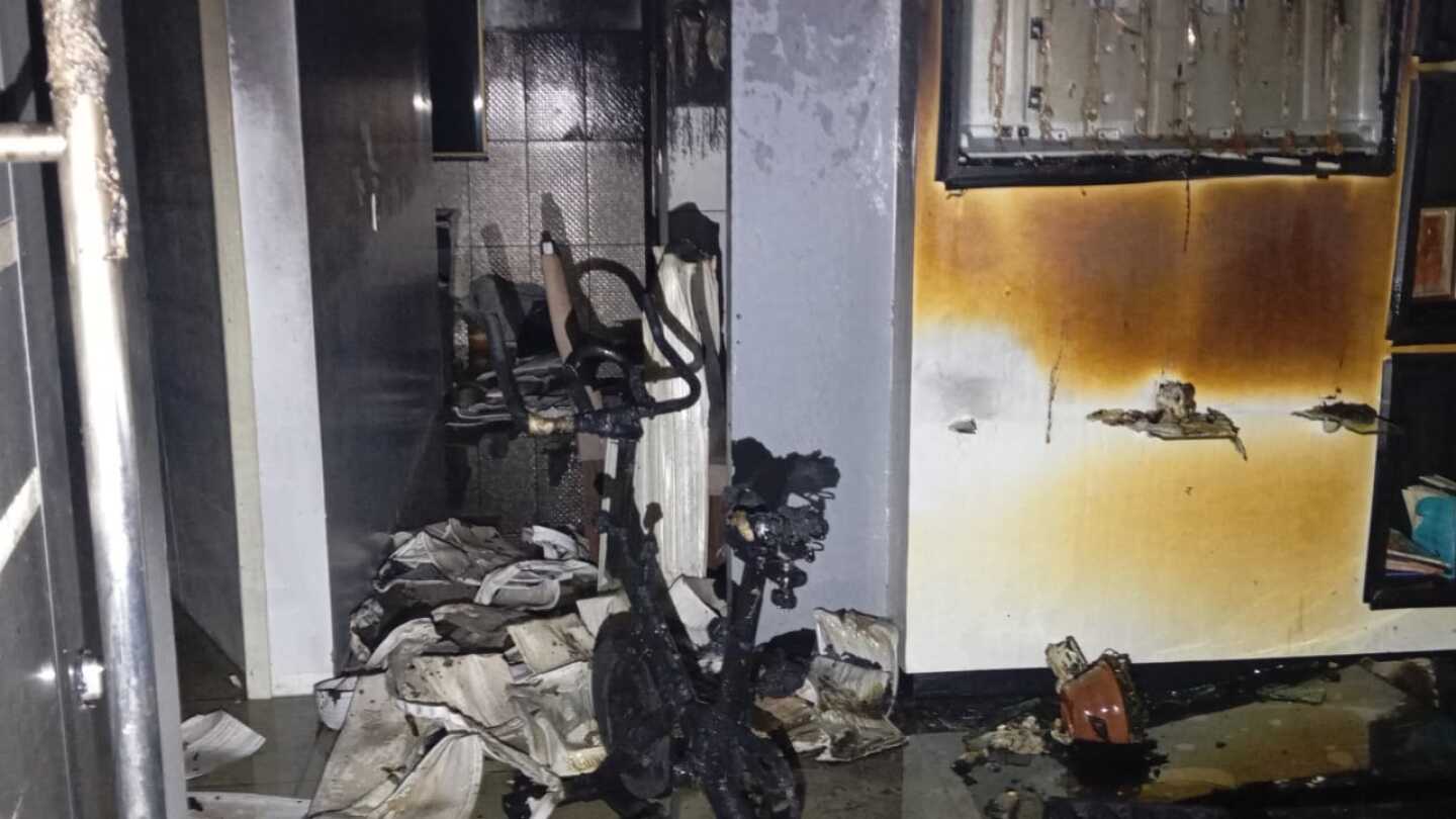 Queimam casa e veículo de uma jovem, cuja ex-companheira é suspeita