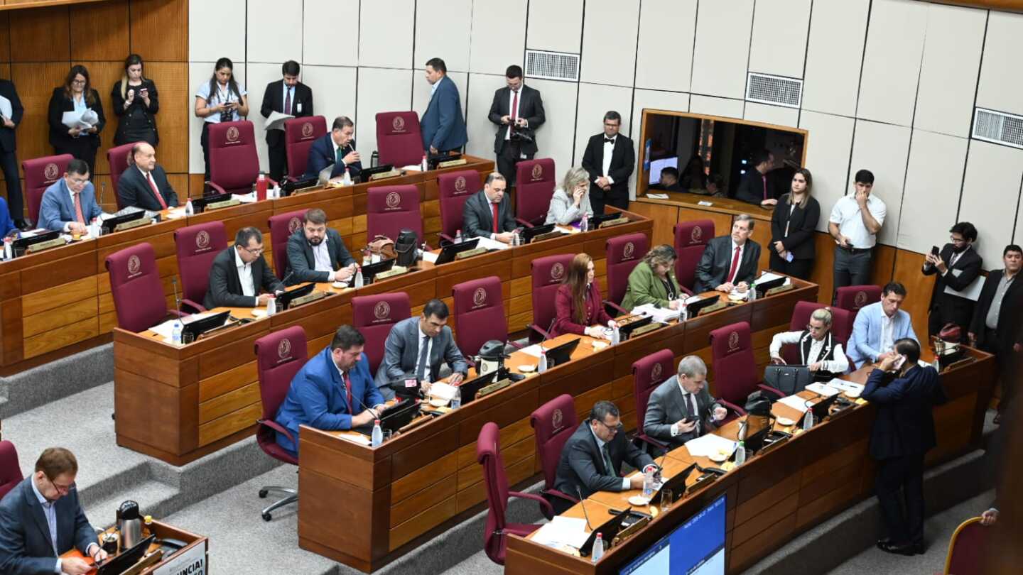 Senado posterga análisis de proyecto sobre senaduría vitalicia