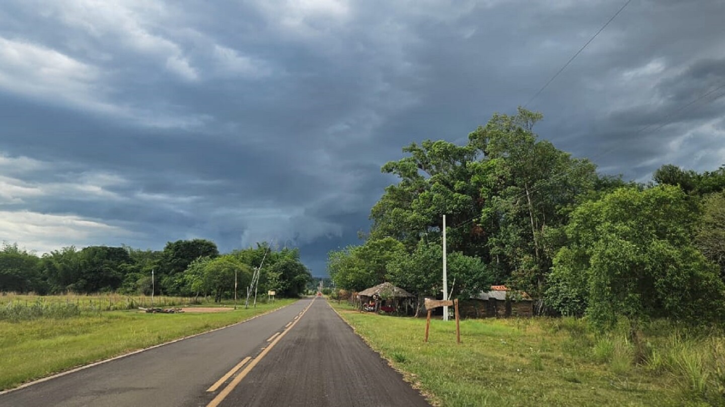 Lluvias intensas, tormentas y ráfagas de viento para 12 departamento de Paraguay