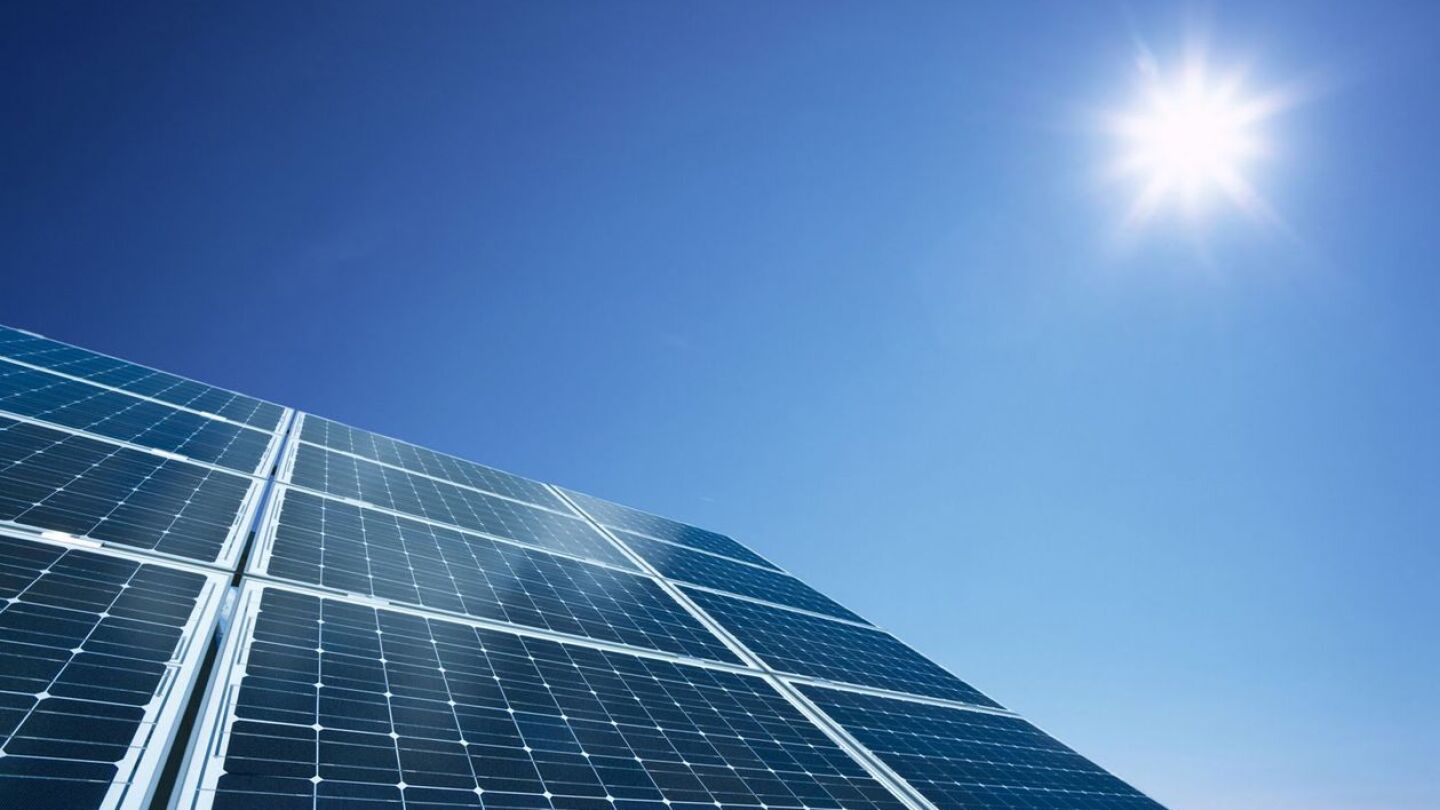 A instalação de painéis solares em lares paraguaios se torna mais acessível com a nova lei