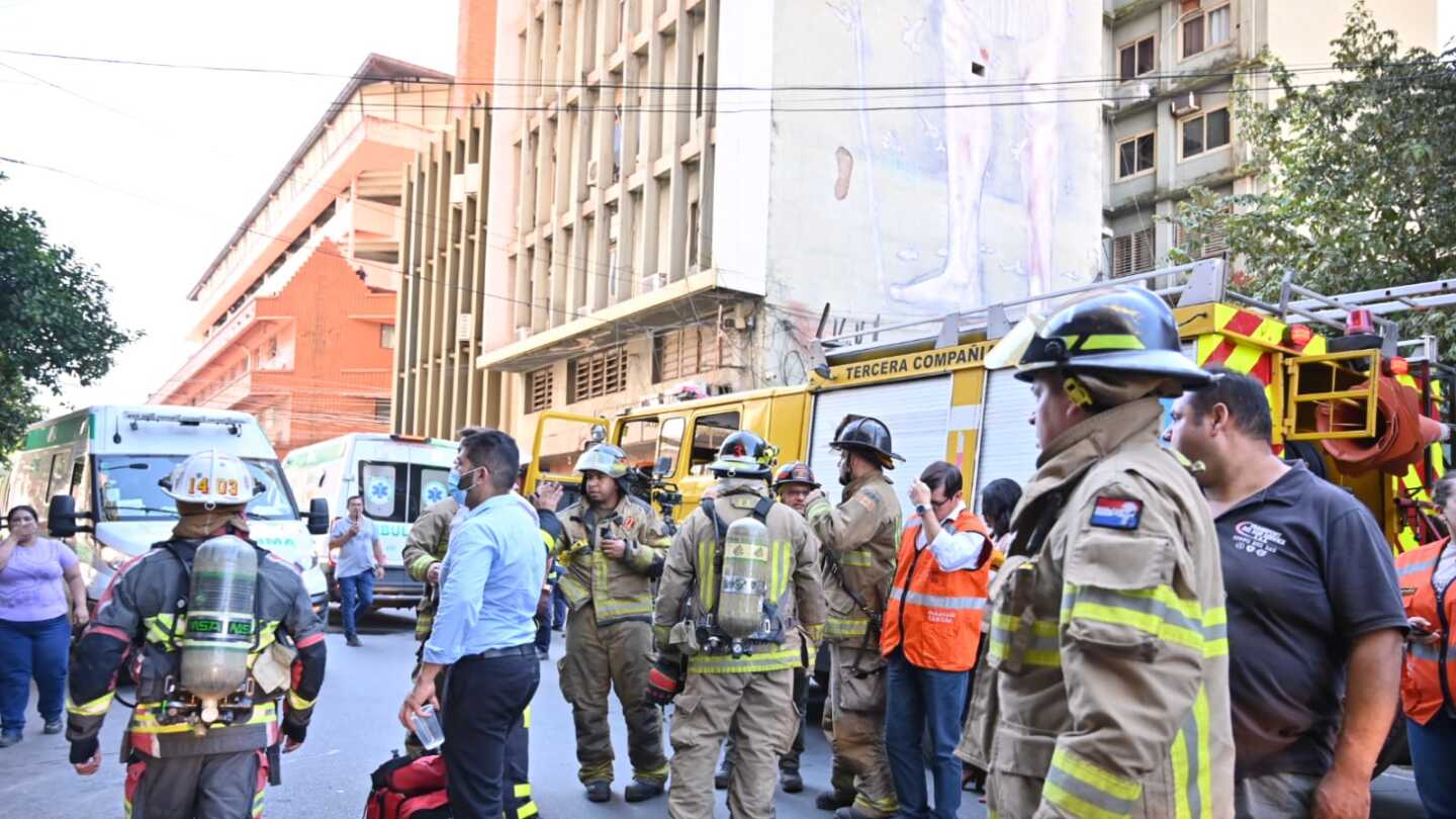 Esto dice el informe final de los bomberos tras incendio en microcentro de Asunción