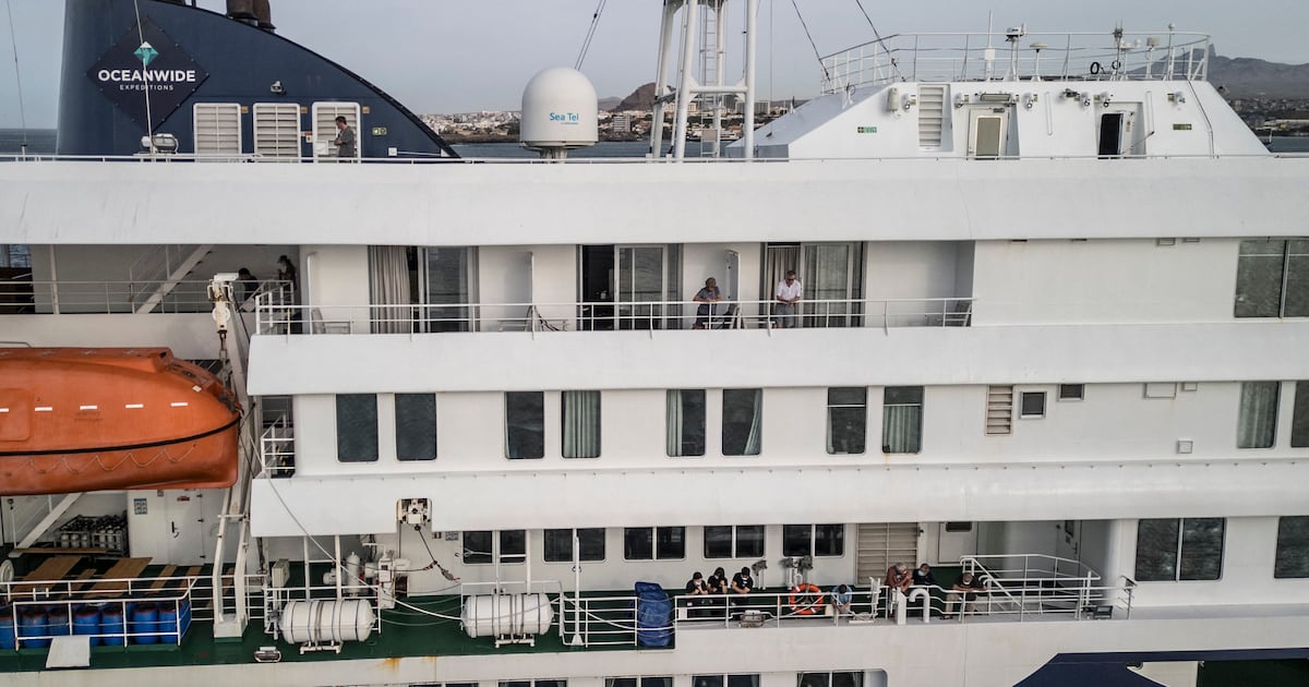 OMS prevé brote limitado de hantavirus en crucero del Atlántico