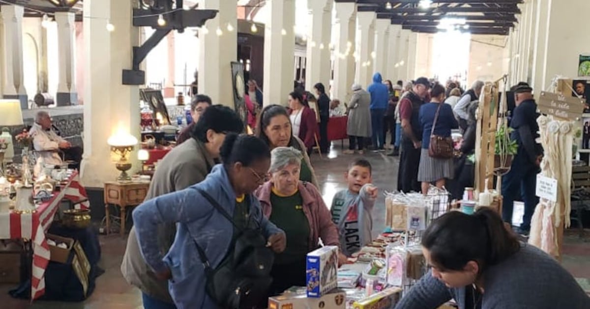 Feria de Antigüedades celebra su edición aniversario en la Estación Central