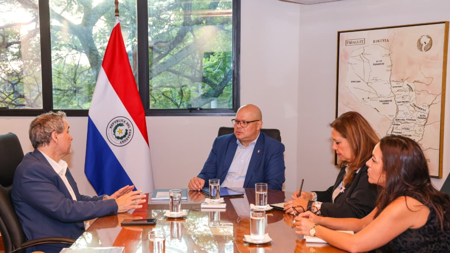 Ministerio de Economía recibe plan de inversión para proyecto de energía nuclear