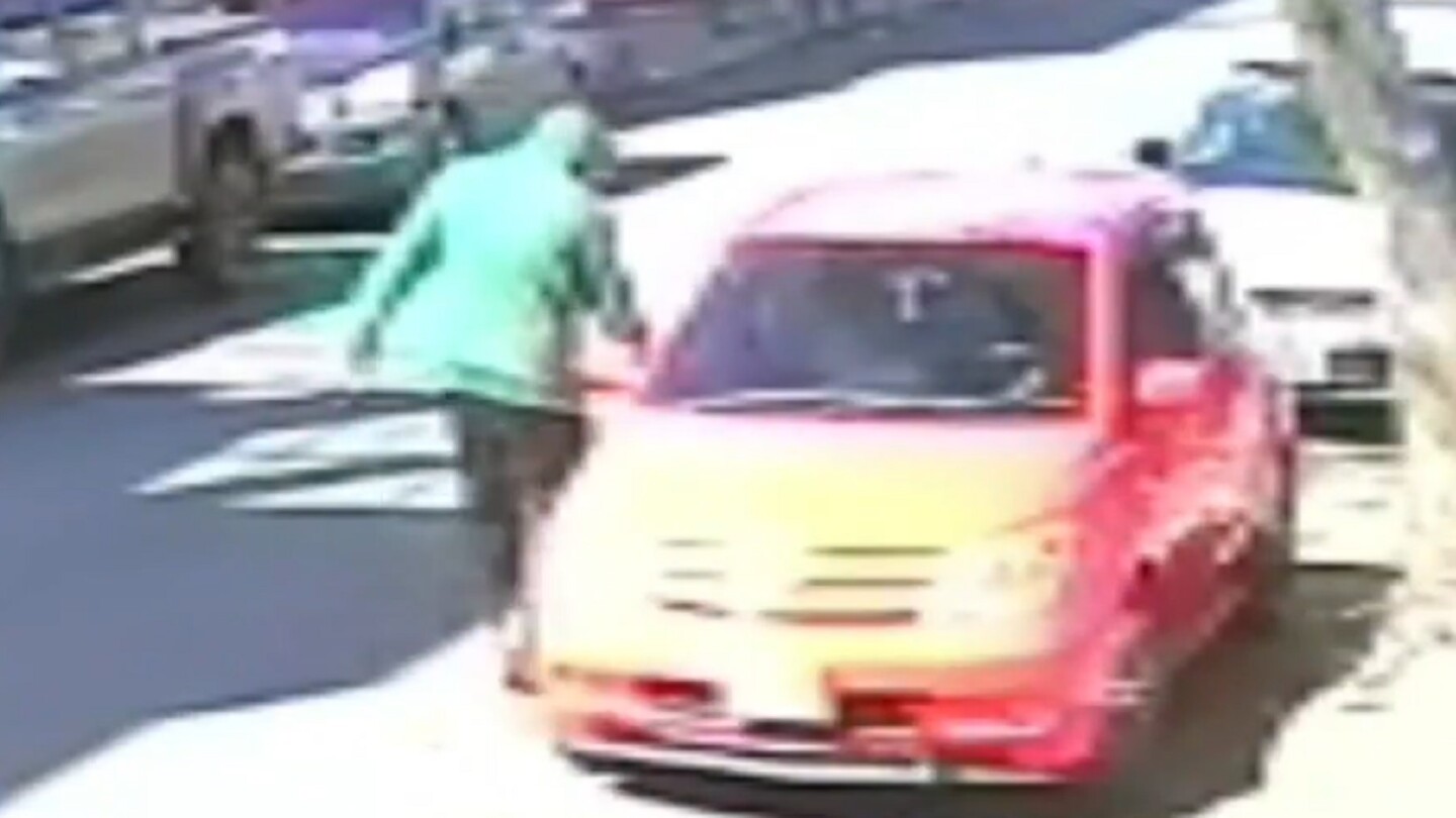 Video: Un hombre roba un automóvil en el microcentro de Asunción