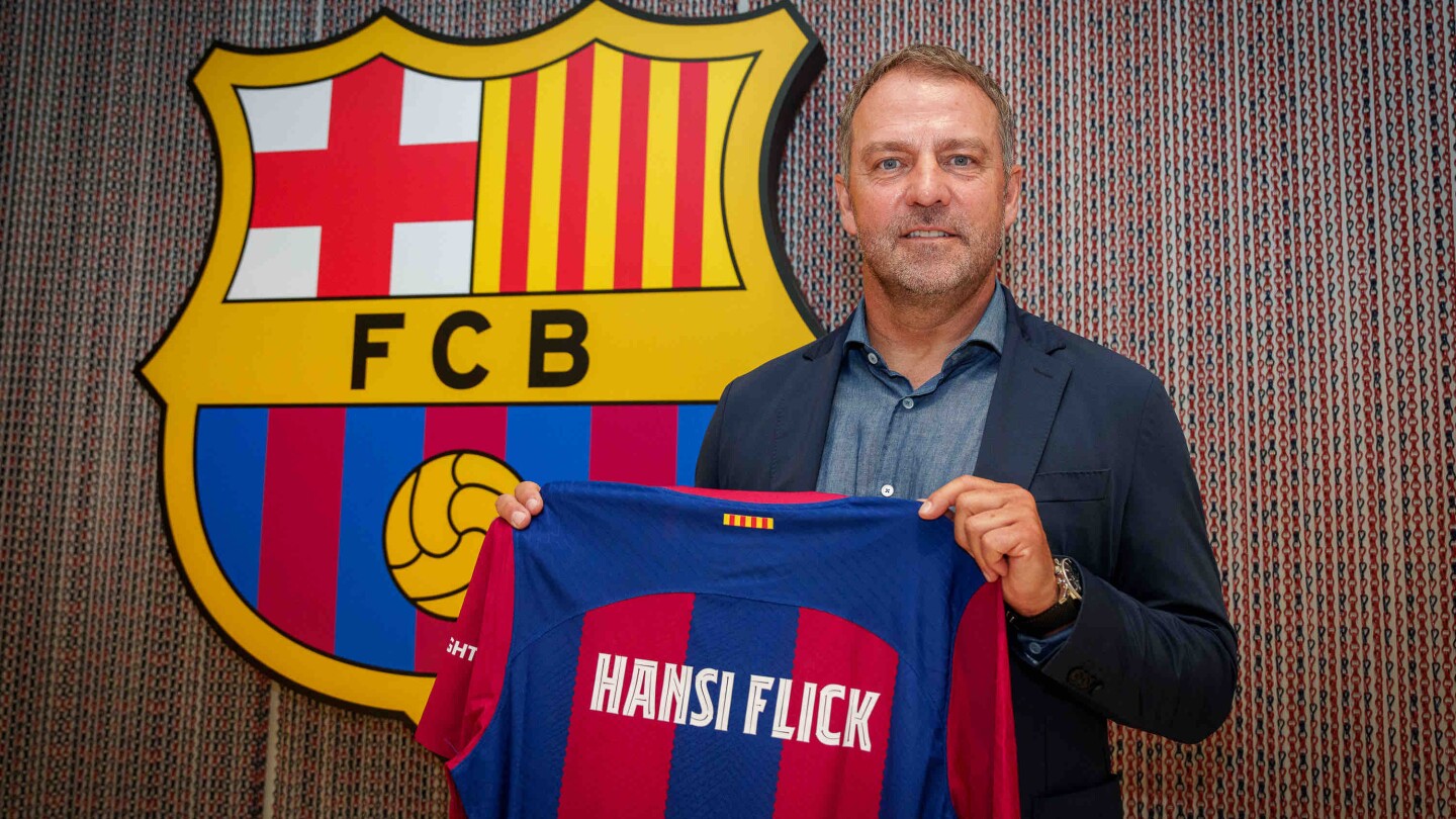Flick renueva con el Barcelona hasta 2028