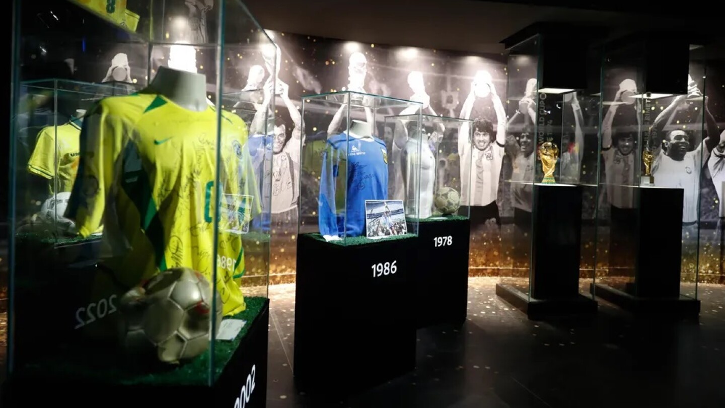 Una exhibición recorre el legado histórico del fútbol sudamericano en los Mundiales