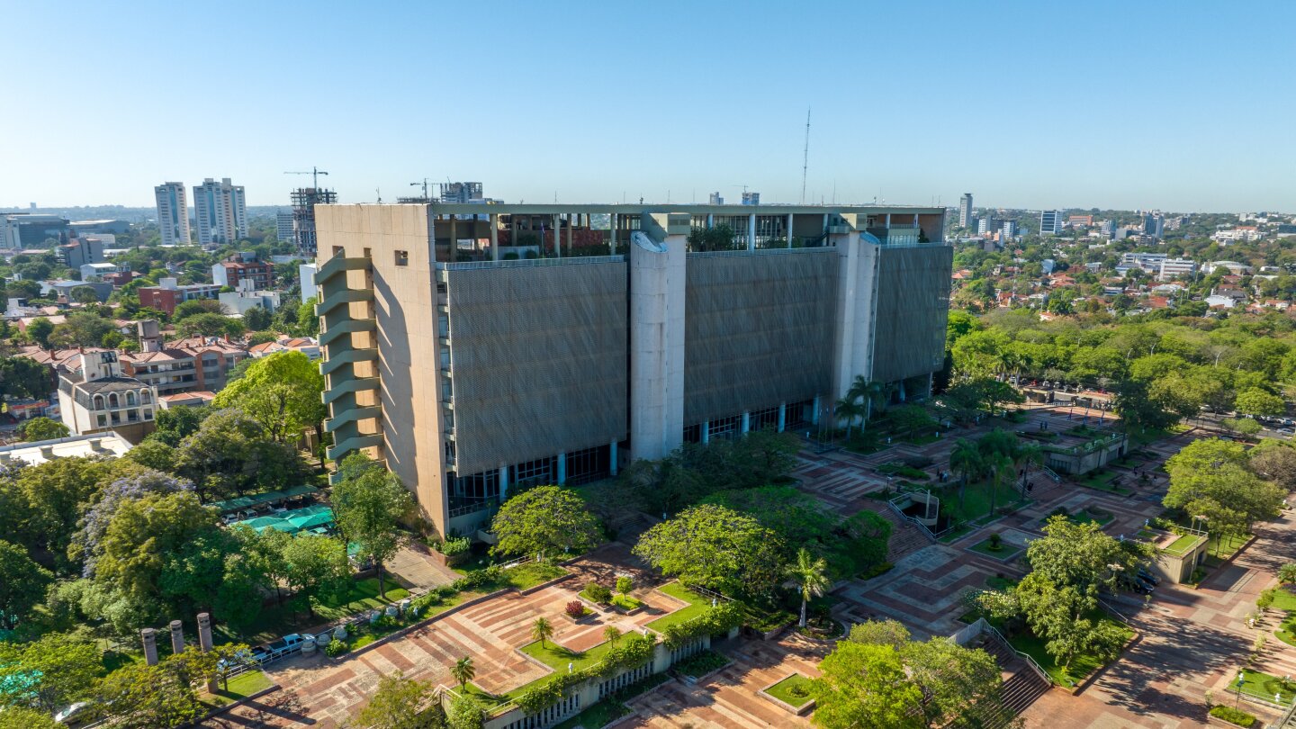 Ventas de negocios aceleran crecimiento y suben 9,2% en marzo