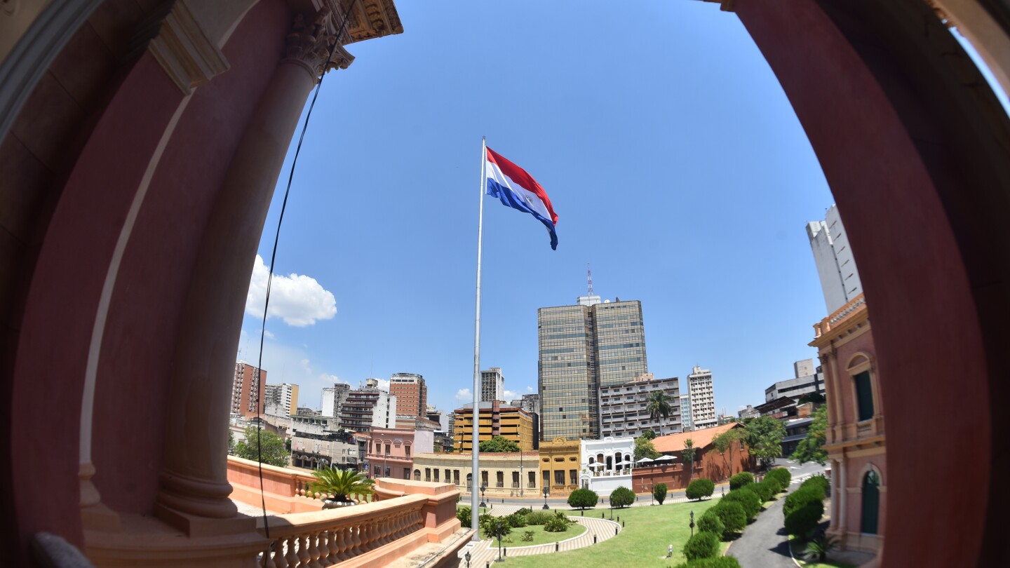 Día de la Independencia de Paraguay con ambiente frío a fresco y lluvias dispersas