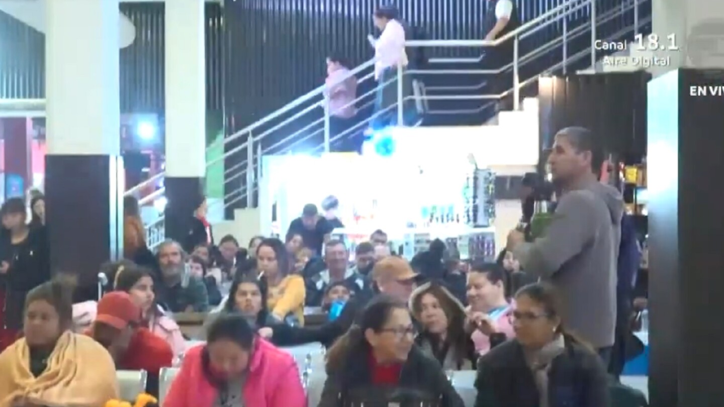 Intenso movimiento en la Estación de Buses en vísperas del Día de la Madre