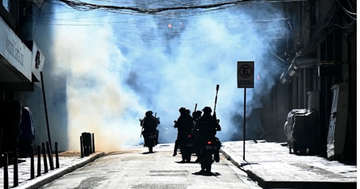 Policía y ejército se enfrentan con manifestantes
