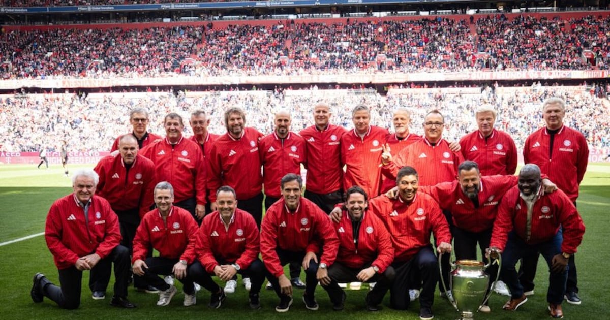 Bayern Múnich homenajeó a Roque Santa Cruz en el Allianz Arena