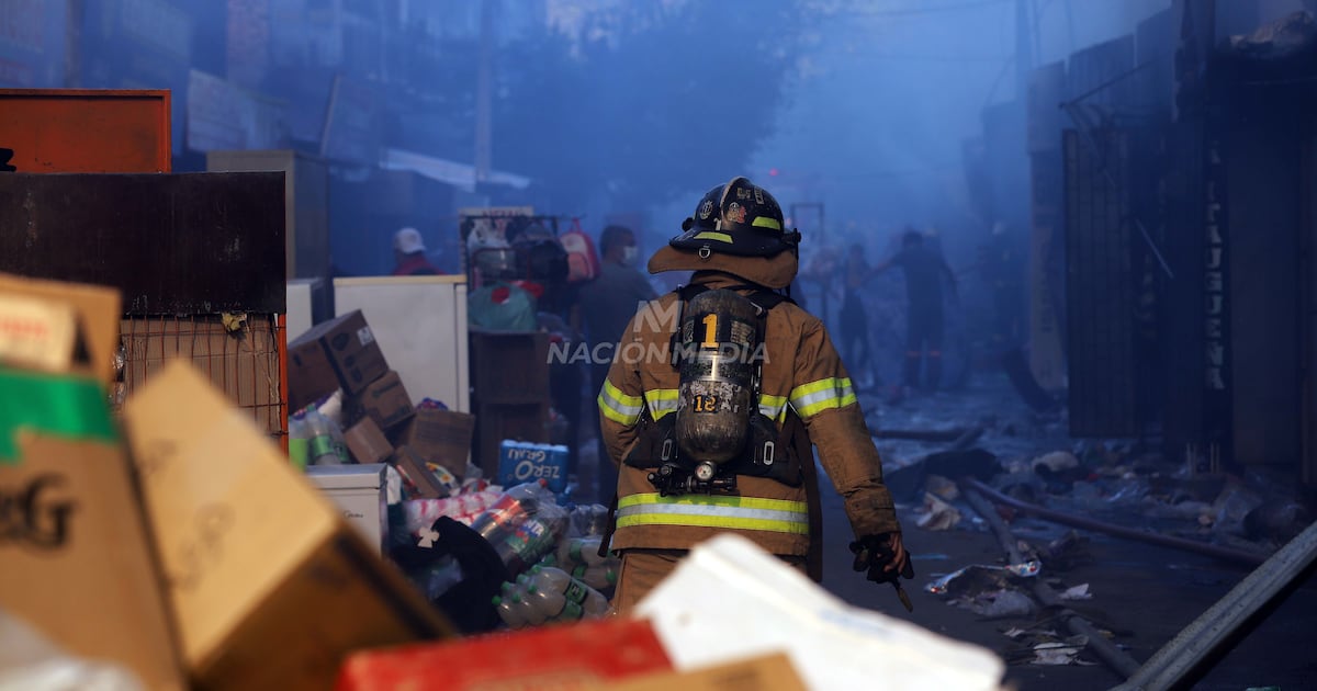 Incendio en local comercial del Mercado Municipal de Limpio