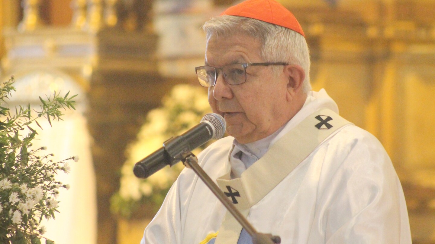 Cardenal Martínez Flores reflexiona sobre la comunicación honesta en la era digital