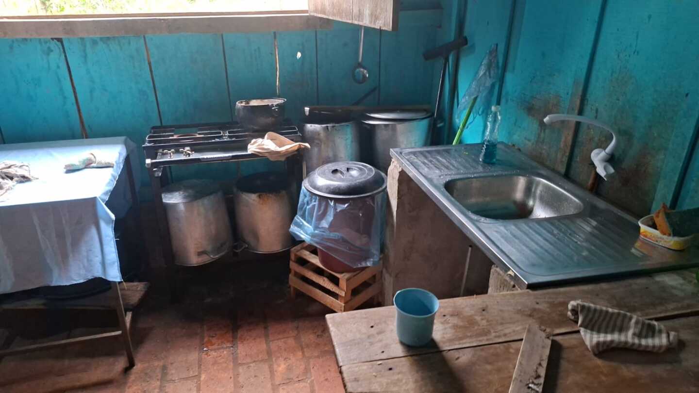 Robo en escuela deja sin almuerzo y sin clases a casi 100 niños en General Resquín