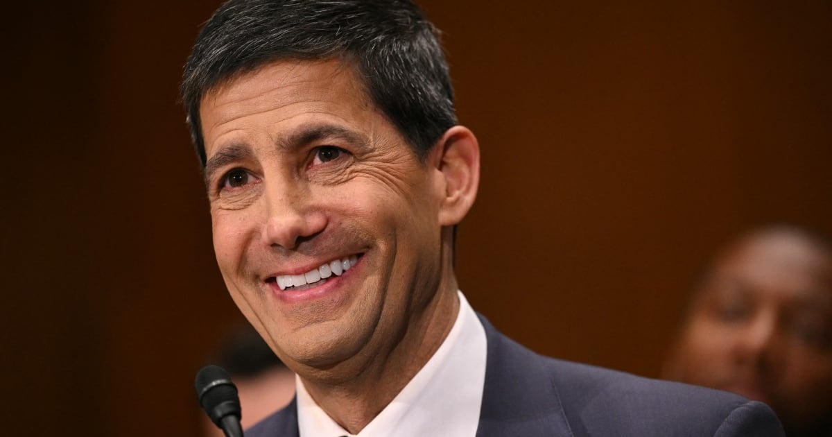 Kevin Warsh asume la presidencia de la Reserva Federal con ceremonia en la Casa Blanca