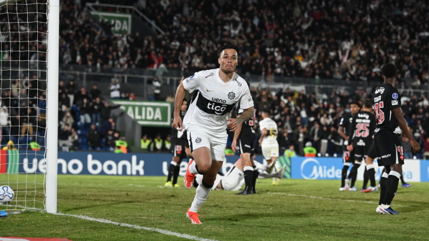 Olimpia remonta y queda a un paso de octavos en la Sudamericana