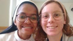 De la vida religiosa al amor: la historia de dos jóvenes que encontraron su camino juntas