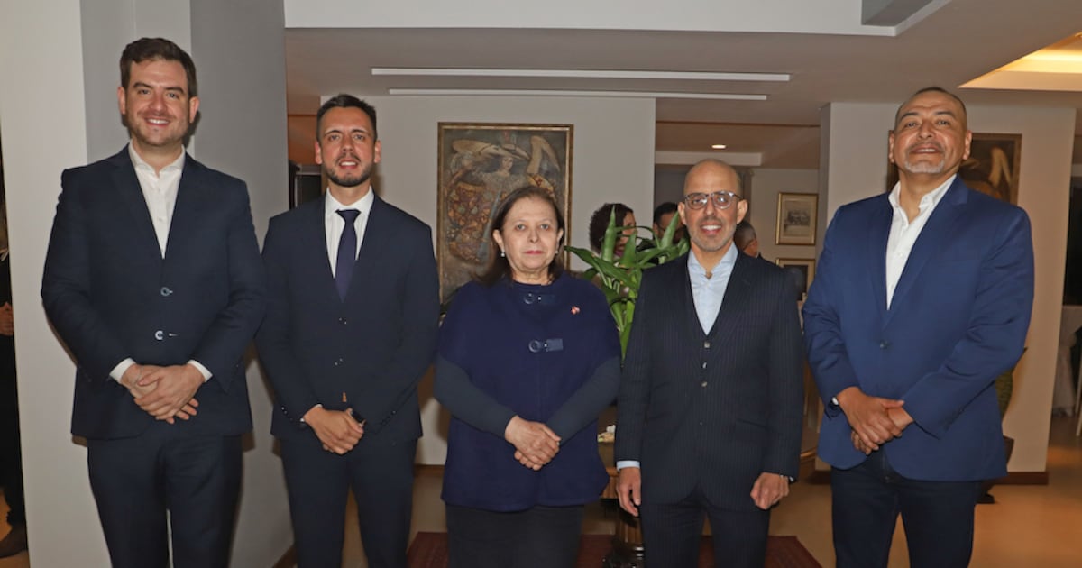 Misión comercial peruana es agasajada en la Embajada del Perú
