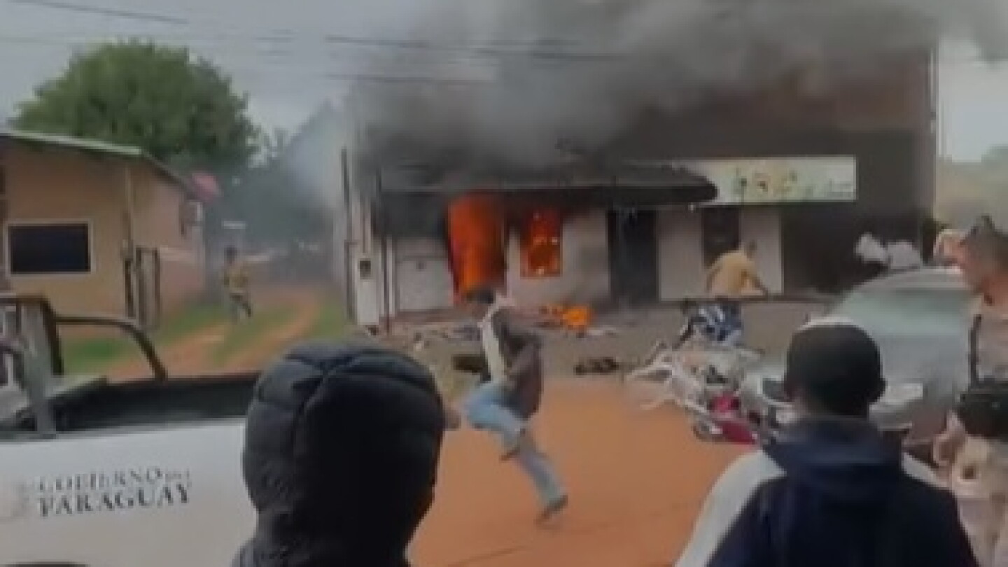 Incendio consume vivienda en el barrio Villa Real de Yby Yaú