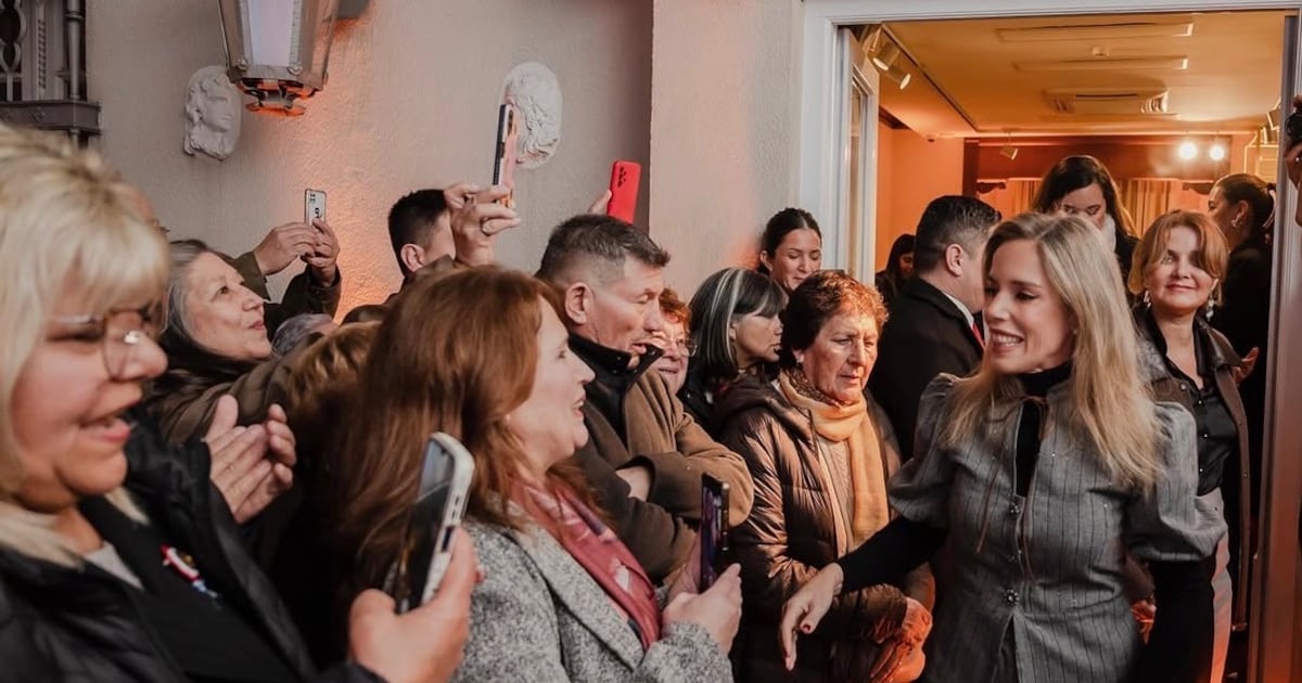 Comunidad paraguaya celebró apertura de la muestra "Kuña Guapa" en Buenos Aires