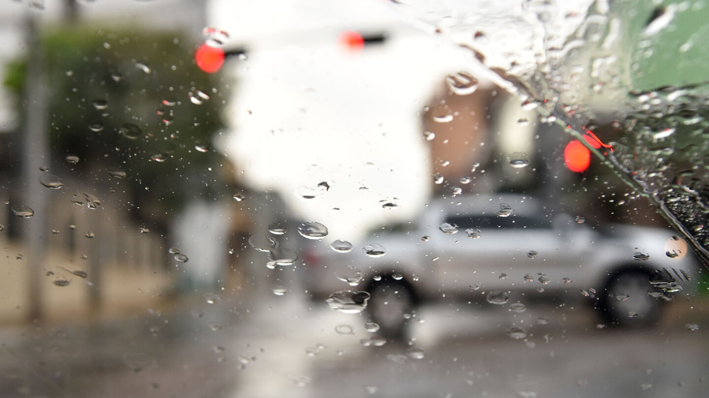 Martes con ambiente fresco a cálido y lluvias dispersas