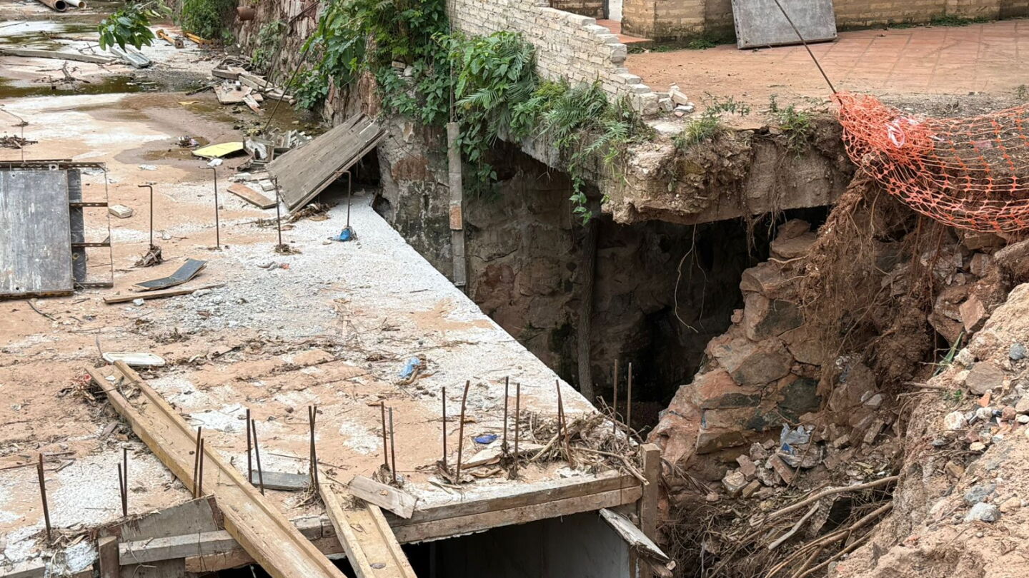 Peligro y tardanza en obras de Santo Domingo afectan a vecinos