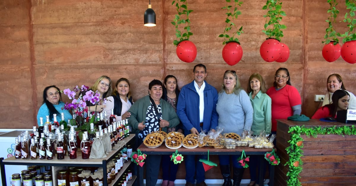 Estanzuela inaugura moderno centro de ventas para productores de frutilla