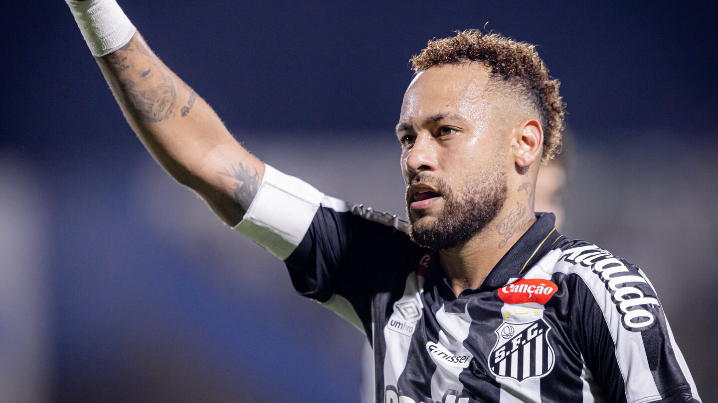 Neymar se recupera de lesión muscular en la concentración brasileña