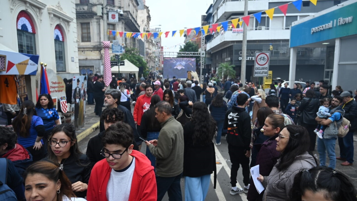 Feria Palmear Sin Fronteras congregó a miles de visitantes en el microcentro de Asunción