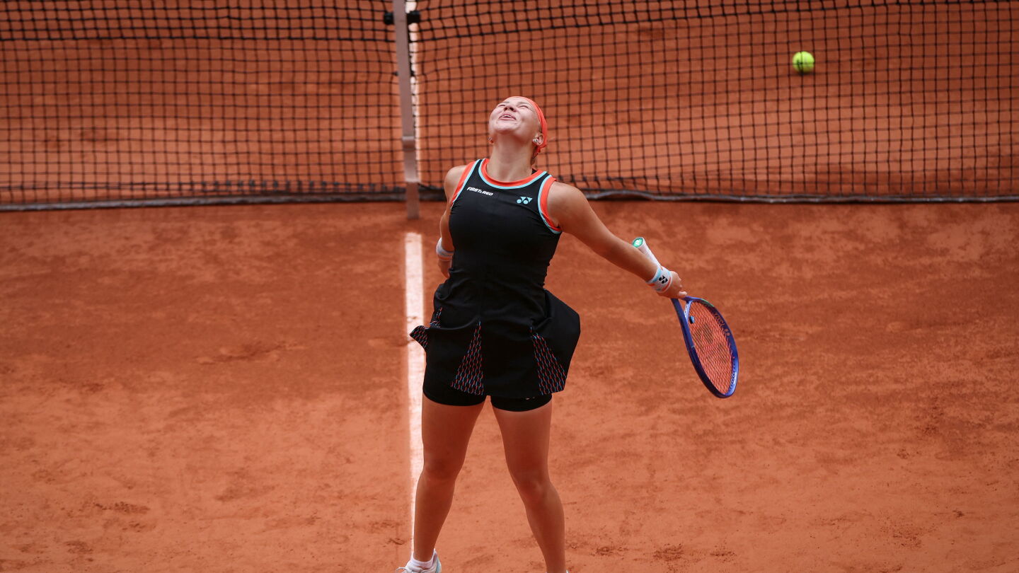 Bombazo en París: La rusa Shnaider derrumba a la gigante Sabalenka