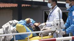 Sherpa nepalí sobrevive seis días desaparecido en el Everest y es rescatado descendiendo