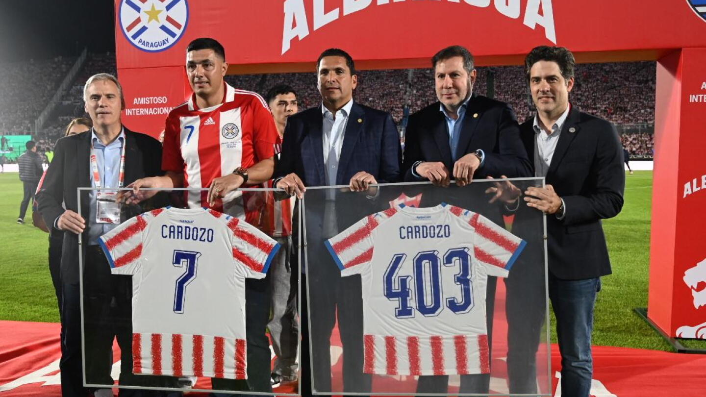 Paraguay rinde homenaje a Óscar Cardozo, leyenda de la Albirroja