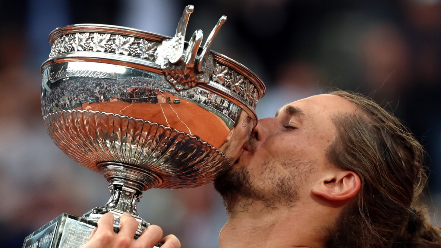 Zverev sufre para romper su maleficio y se consagra en Roland Garros