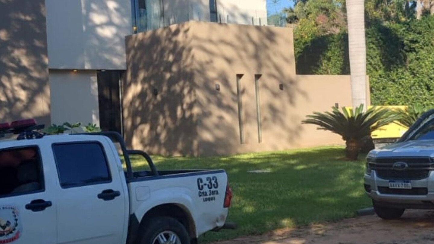 Ladrones aprovechan vacaciones de futbolista y desvalijan su vivienda en Luque