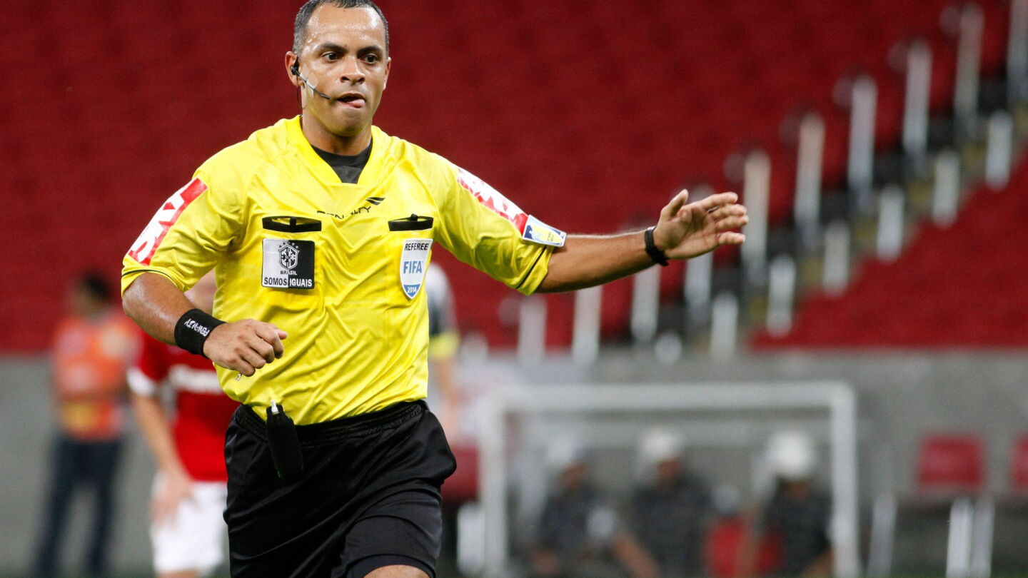 Wilton Sampaio dirigirá el partido inaugural con participación de árbitros paraguayos