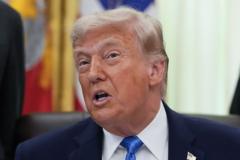 Trump dice que EE.UU. golpeará "muy duro" a Irán esta noche y asumirá el control total de su petróleo "como en Venezuela"