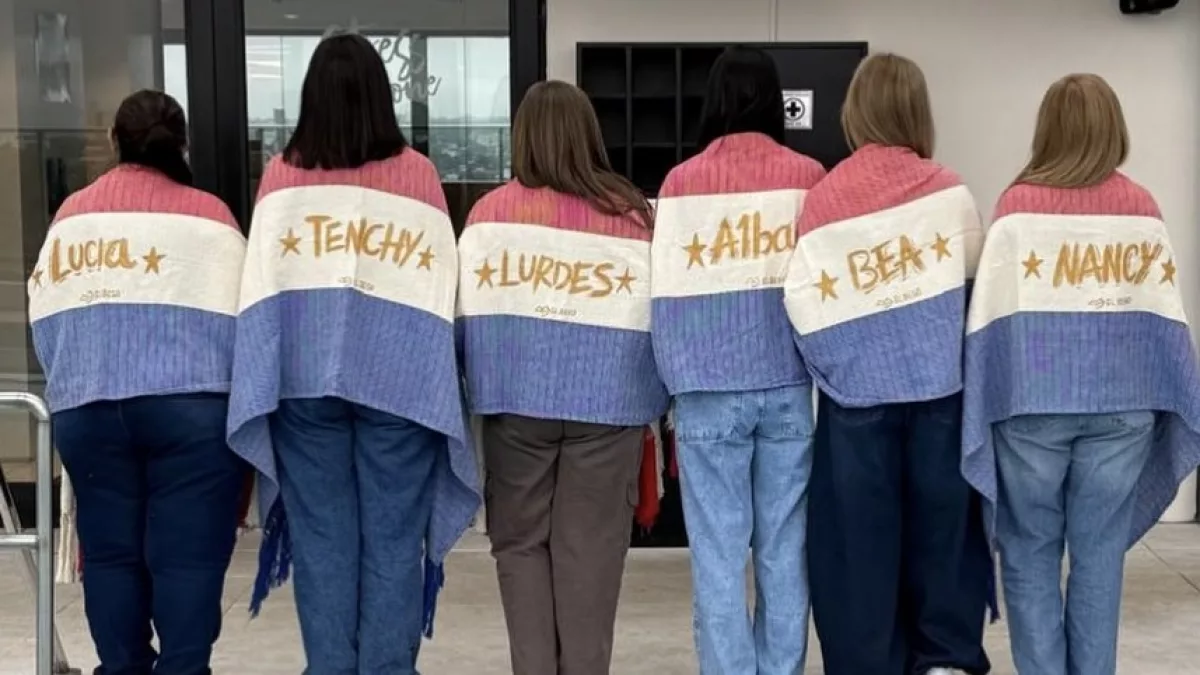 La moda refleja el orgullo nacional: accesorios con los colores de la Albirroja