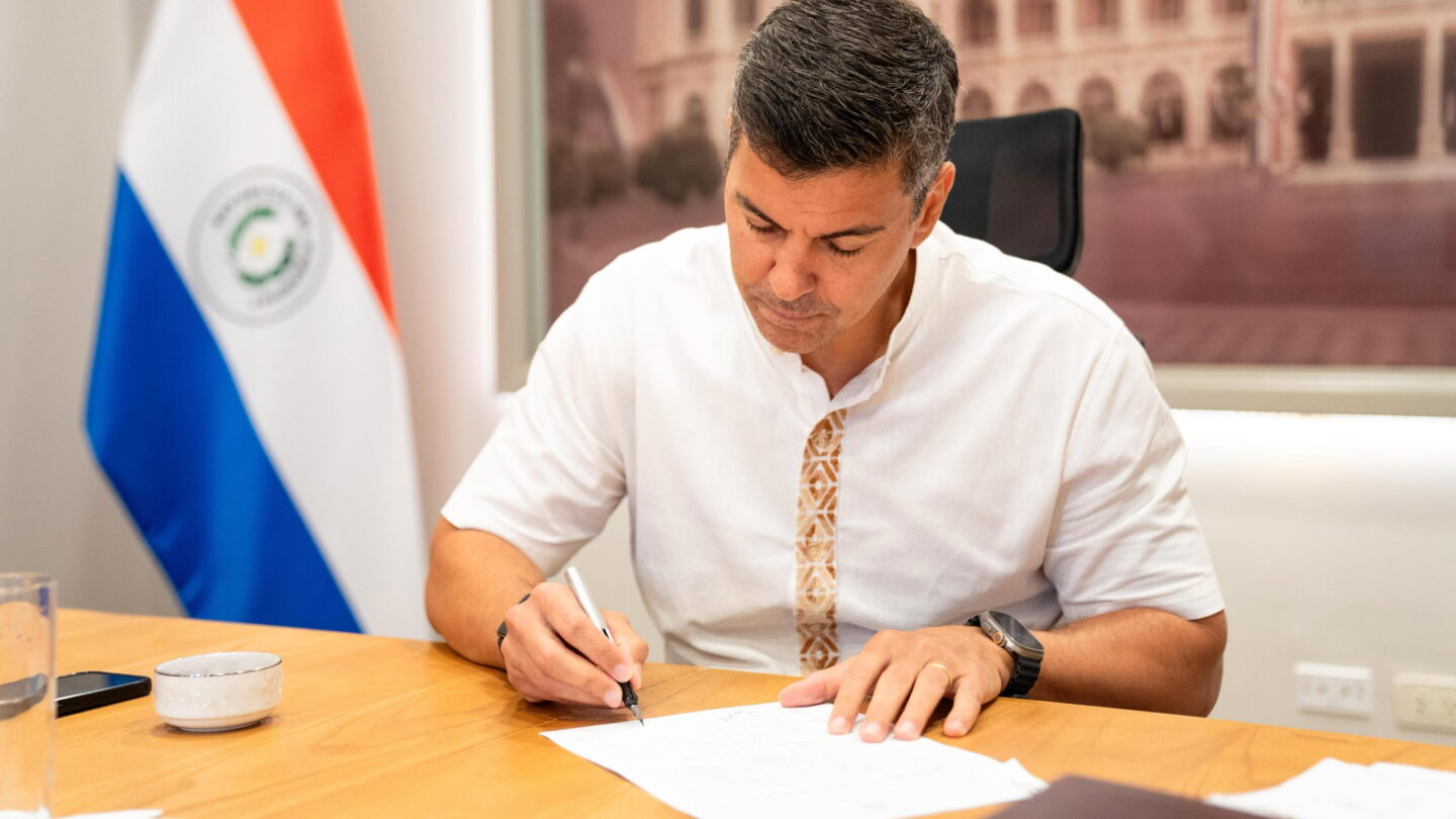Decreto oficializa reajuste del salario mínimo en Paraguay