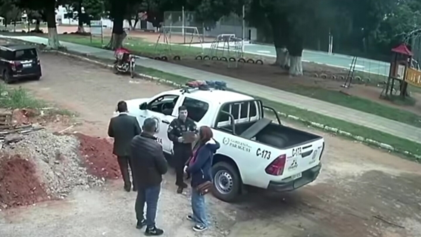 Vídeo: Ex donos de Canela foram buscar a cadela com a Polícia frente ao abrigo