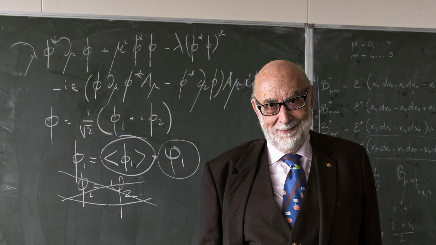 Luto na Física: Falece François Englert, o outro 'pai' do bóson de Higgs