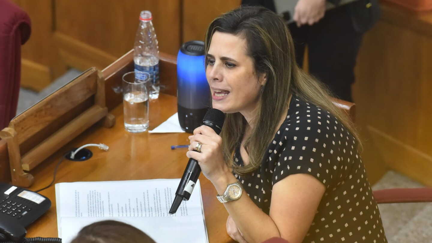Kattya González apresentará ante a OEA sobre sua expulsão do Senado e questionará decisão da Corte