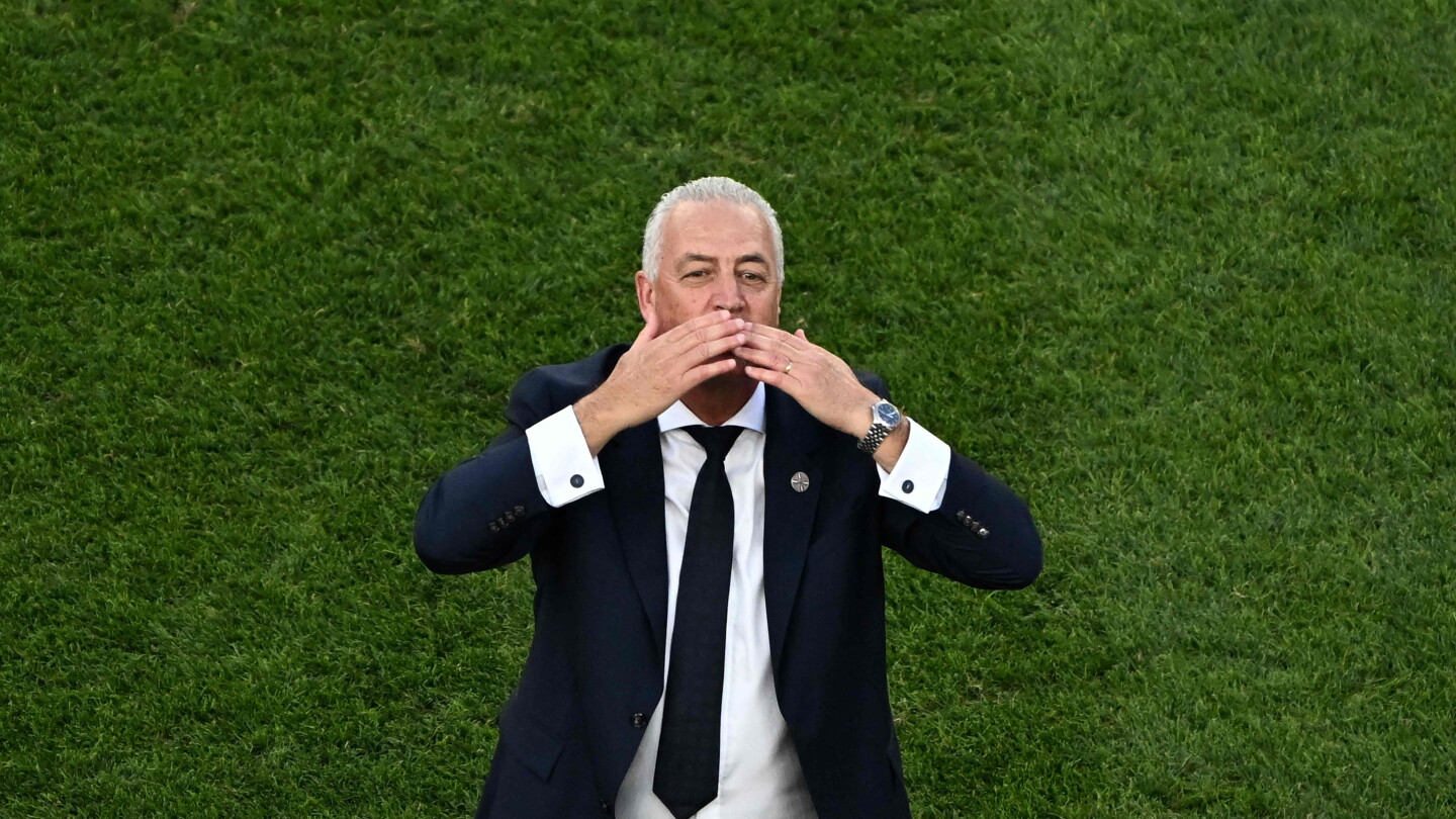Gustavo Alfaro continuará al frente de la Selección Paraguaya