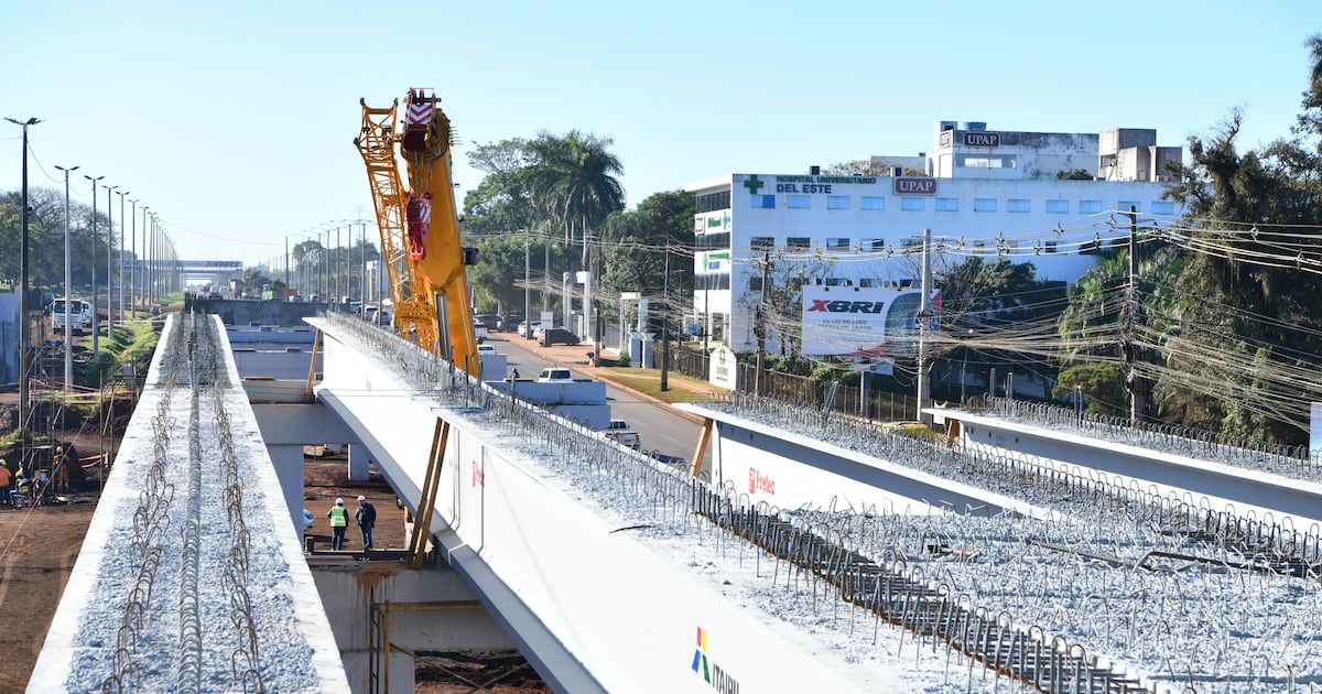 Inician montaje de vigas para la superestructura del viaducto del km 10 de CDE